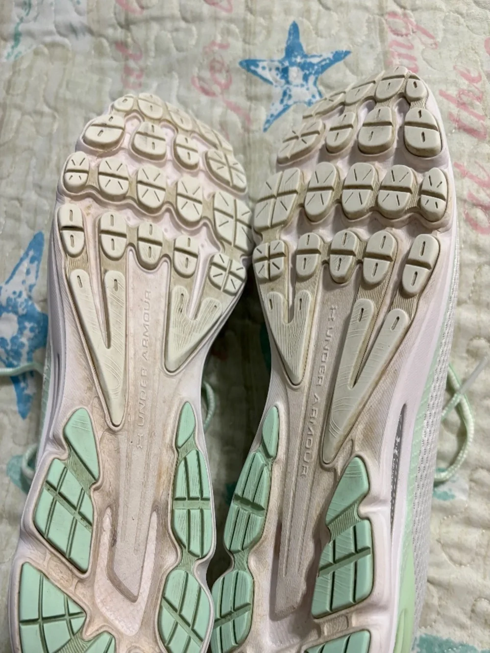Under Armour size 9 Tennis shoes